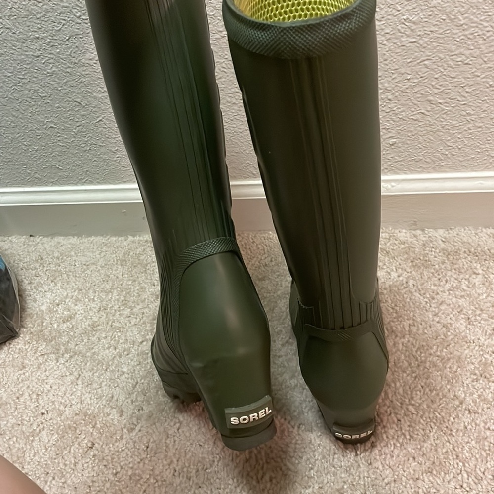SOREL Women's Olive Green Waterproof Rain Boots - Picture 10 of 11